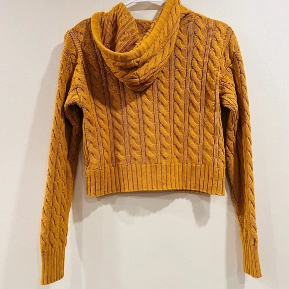 🔥American Eagle  Knit Mustard Sweater🔥 - Picture 2 of 6